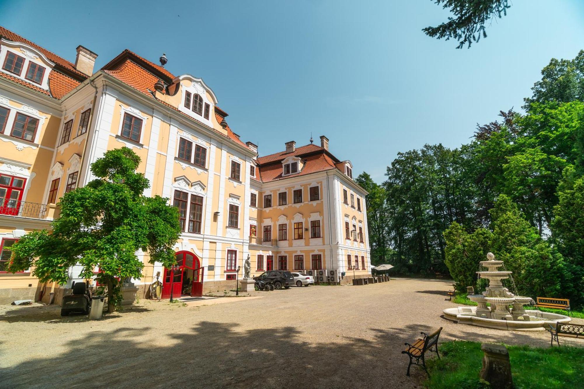 Zamek D'Este Chlum u Trebone Exterior foto